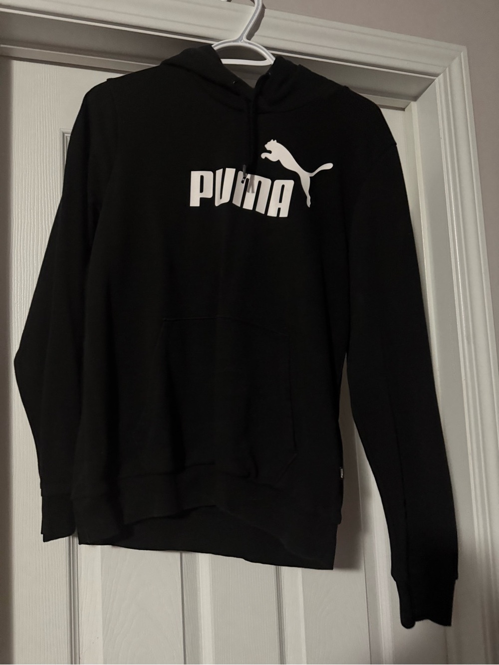 Puma Woman’s Black Logo Hoodie Sweater